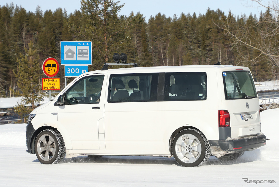VW ID.Buzz ロングタイプの開発車両(スクープ写真)《APOLLO NEWS SERVICE》