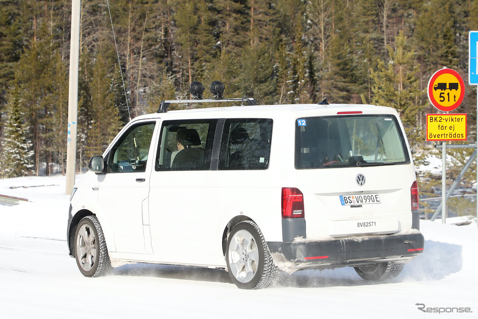 VW ID.Buzz ロングタイプの開発車両(スクープ写真)《APOLLO NEWS SERVICE》