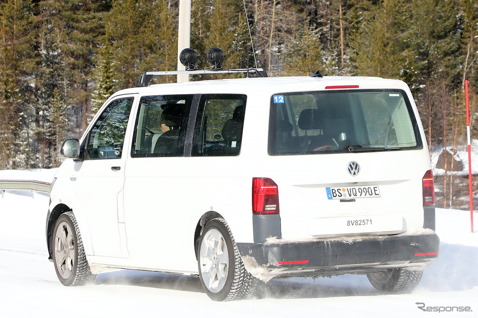 VW ID.Buzz ロングタイプの開発車両(スクープ写真)《APOLLO NEWS SERVICE》