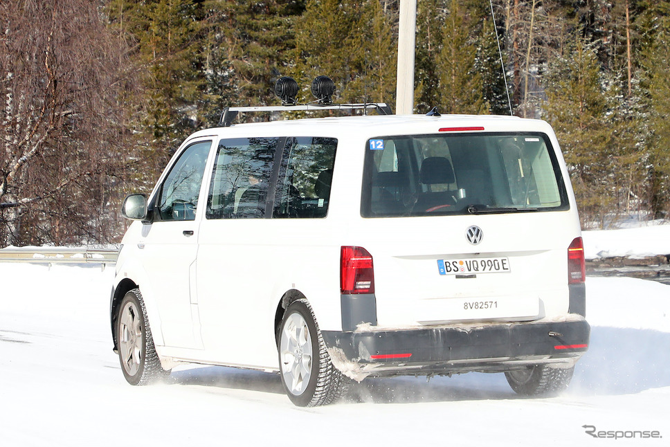 VW ID.Buzz ロングタイプの開発車両(スクープ写真)《APOLLO NEWS SERVICE》