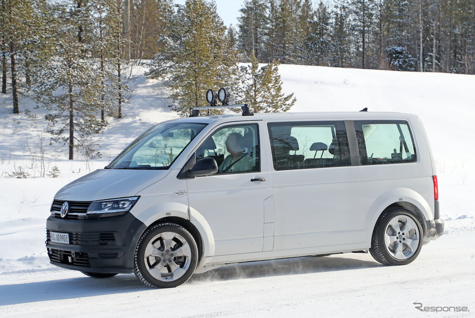 VW ID.Buzz ロングタイプの開発車両(スクープ写真)《APOLLO NEWS SERVICE》