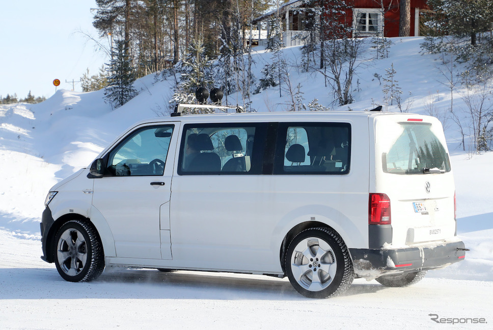VW ID.Buzz ロングタイプの開発車両(スクープ写真)《APOLLO NEWS SERVICE》
