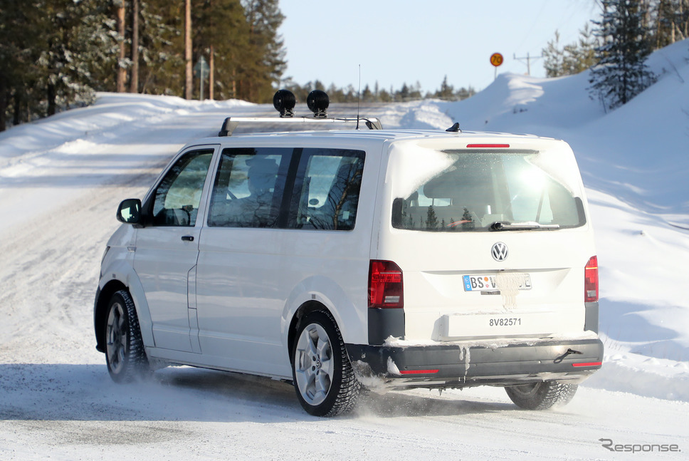 VW ID.Buzz ロングタイプの開発車両(スクープ写真)《APOLLO NEWS SERVICE》