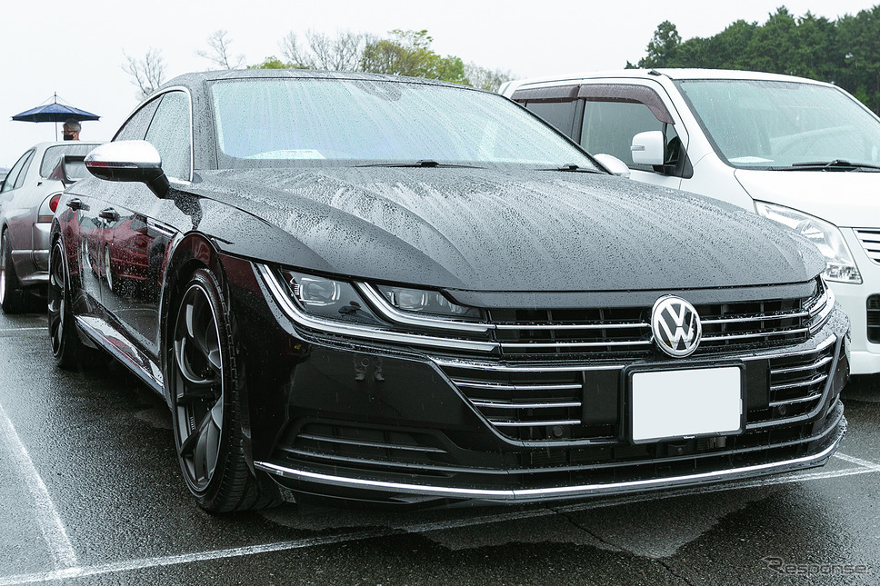 VW アルテオン × ヴェルサスVMF C-01《PHOTO:豊崎 仁》