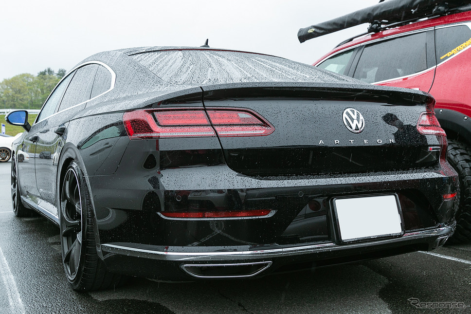 VW アルテオン × ヴェルサスVMF C-01《PHOTO:豊崎 仁》