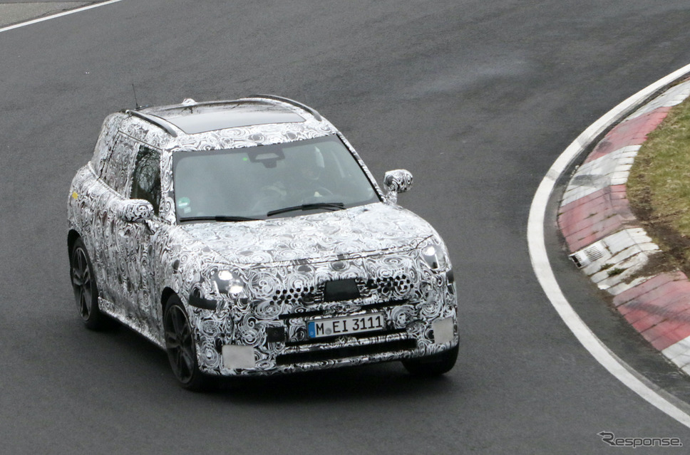 MINI クーパーS クロスオーバー 次期型プロトタイプ(スクープ写真)《APOLLO NEWS SERVICE》