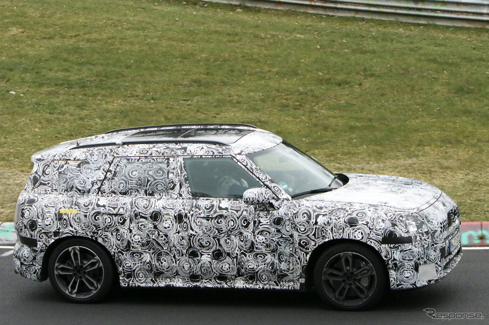 MINI クーパーS クロスオーバー 次期型プロトタイプ(スクープ写真)《APOLLO NEWS SERVICE》