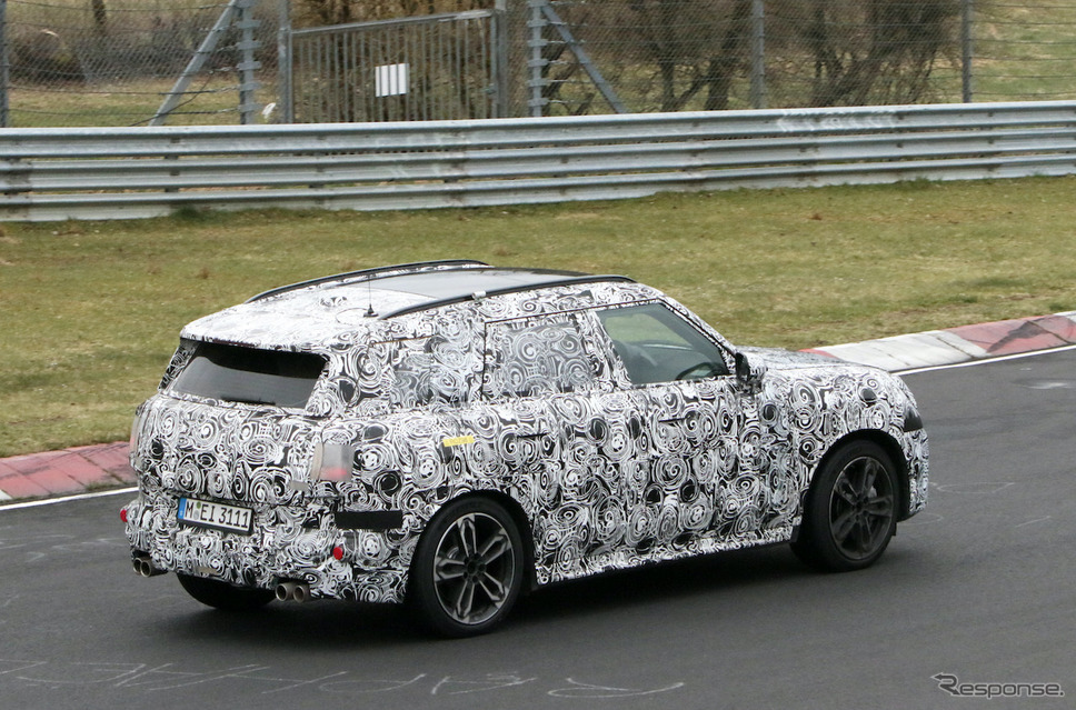 MINI クーパーS クロスオーバー 次期型プロトタイプ(スクープ写真)《APOLLO NEWS SERVICE》