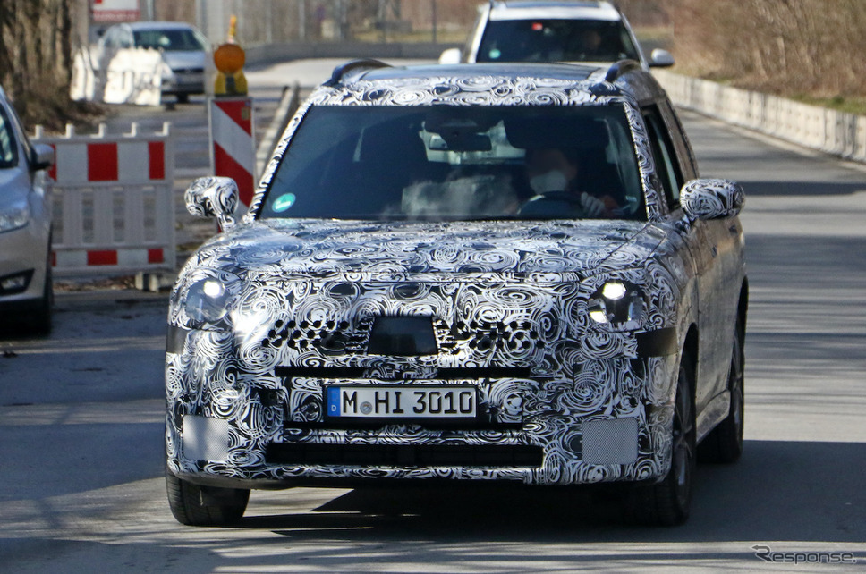 MINI クーパーS クロスオーバー 次期型プロトタイプ(スクープ写真)《APOLLO NEWS SERVICE》