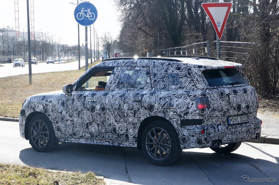 MINI クーパーS クロスオーバー 次期型プロトタイプ(スクープ写真)《APOLLO NEWS SERVICE》