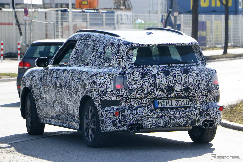 MINI クーパーS クロスオーバー 次期型プロトタイプ(スクープ写真)《APOLLO NEWS SERVICE》