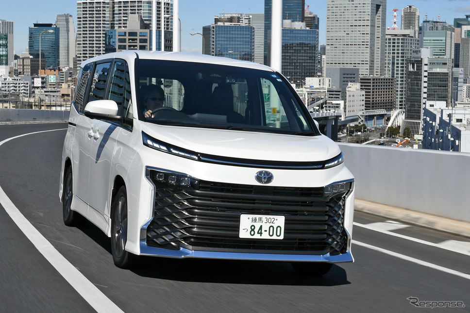 トヨタ ヴォクシー 新型(ガソリン FF)《写真撮影 中野英幸》