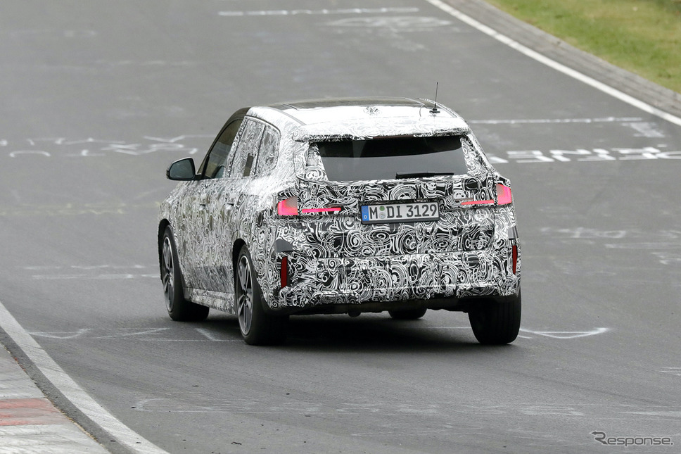 BMW X1 次期型プロトタイプ(スクープ写真)《APOLLO NEWS SERVICE》