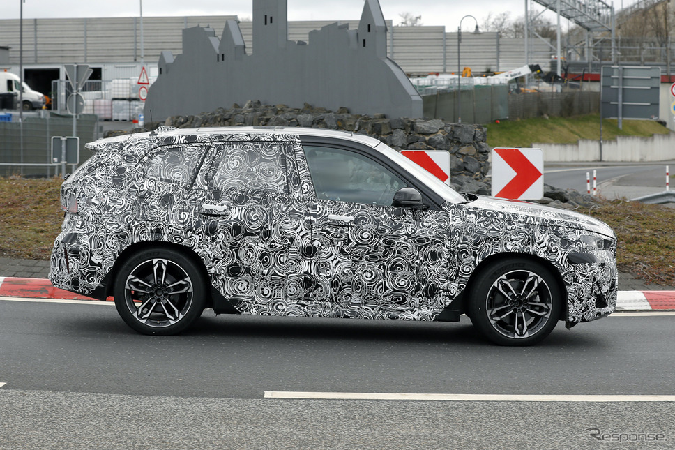 BMW X1 次期型プロトタイプ(スクープ写真)《APOLLO NEWS SERVICE》