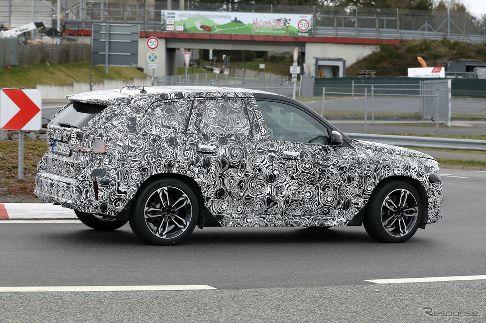 BMW X1 次期型プロトタイプ(スクープ写真)《APOLLO NEWS SERVICE》