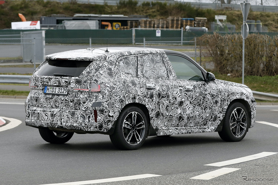 BMW X1 次期型プロトタイプ(スクープ写真)《APOLLO NEWS SERVICE》