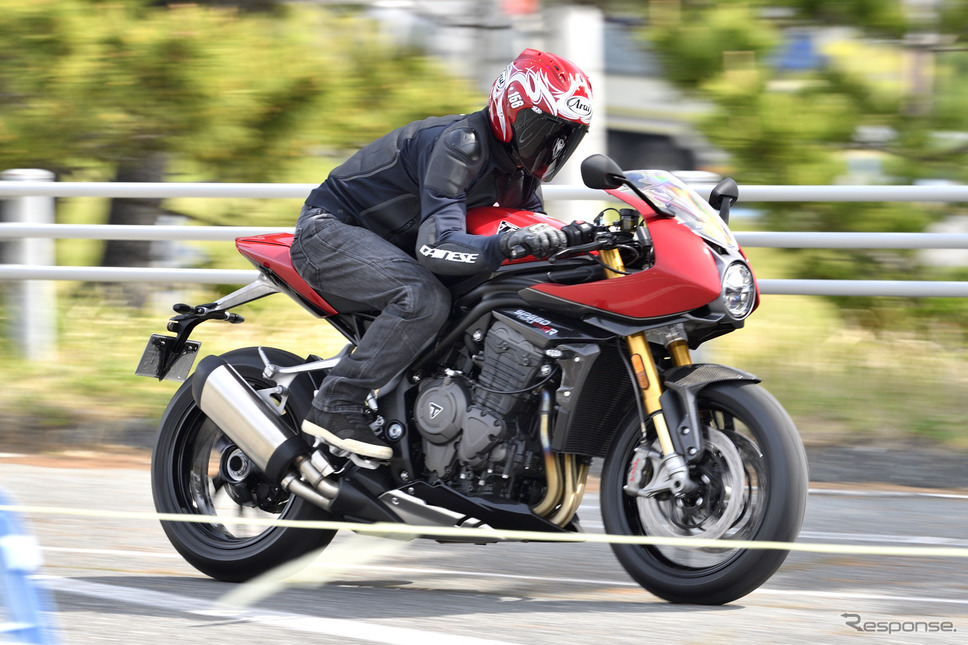 トライアンフ スピードトリプル1200RR《写真撮影 雪岡直樹》