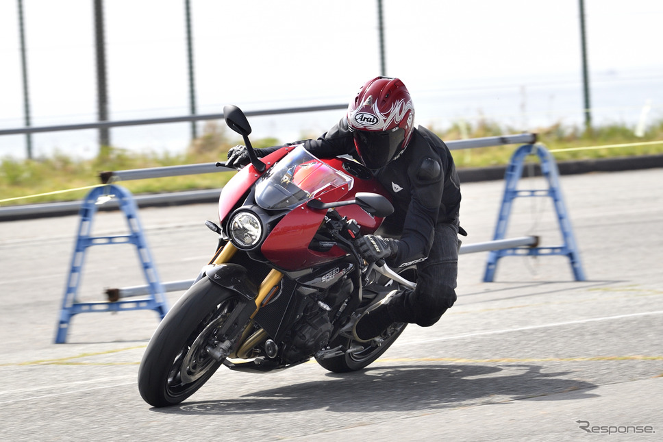 トライアンフ スピードトリプル1200RR《写真撮影 雪岡直樹》