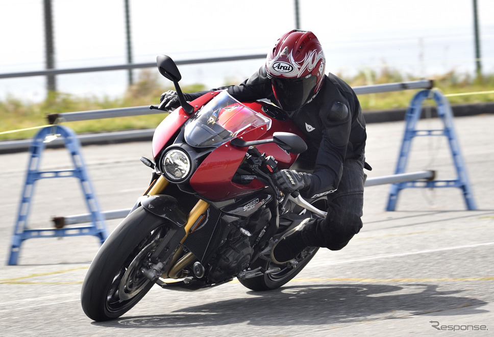トライアンフ スピードトリプル1200RR《写真撮影 雪岡直樹》