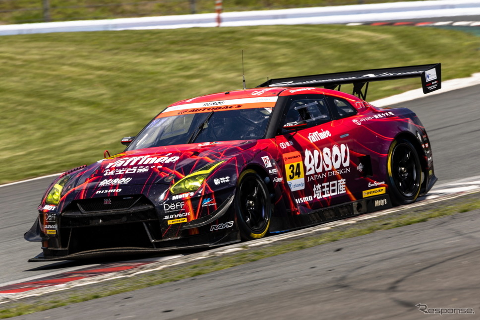 GT300クラス2位の#34 BUSOU raffinee GT-R(柳田真孝/井出有治)《写真撮影 益田和久》