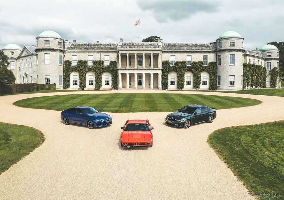 英国のグッドウッドに3台のBMW。左からi4 M50、M1、M5 CS《photo by BMW》