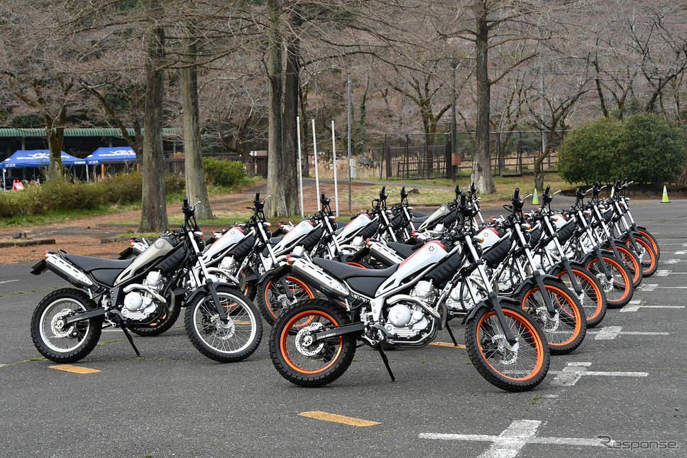 YRA 大人のバイクレッスンで使うヤマハ トリッカー《写真撮影 中野英幸》