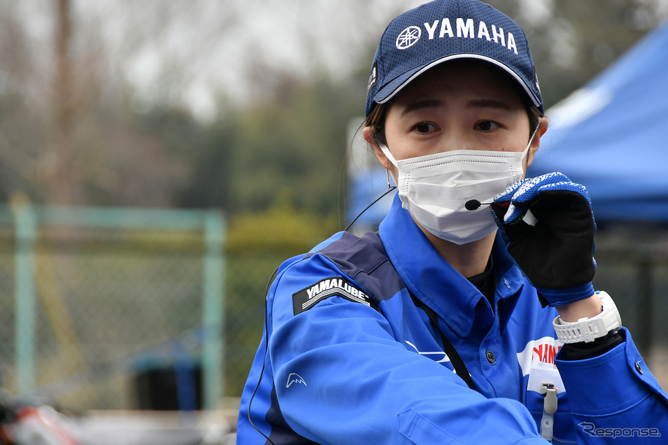 インストラクターの伊集院忍さんは、元全日本レディースモトクロスライダーだ《写真撮影 中野英幸》