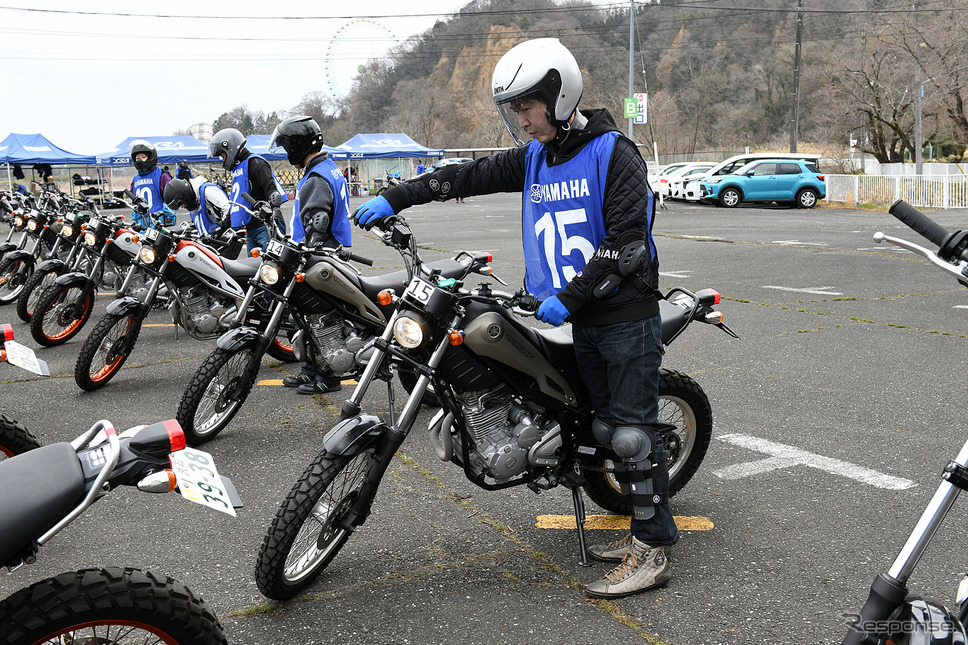 初めてのバイクに緊張の様子《写真撮影 中野英幸》