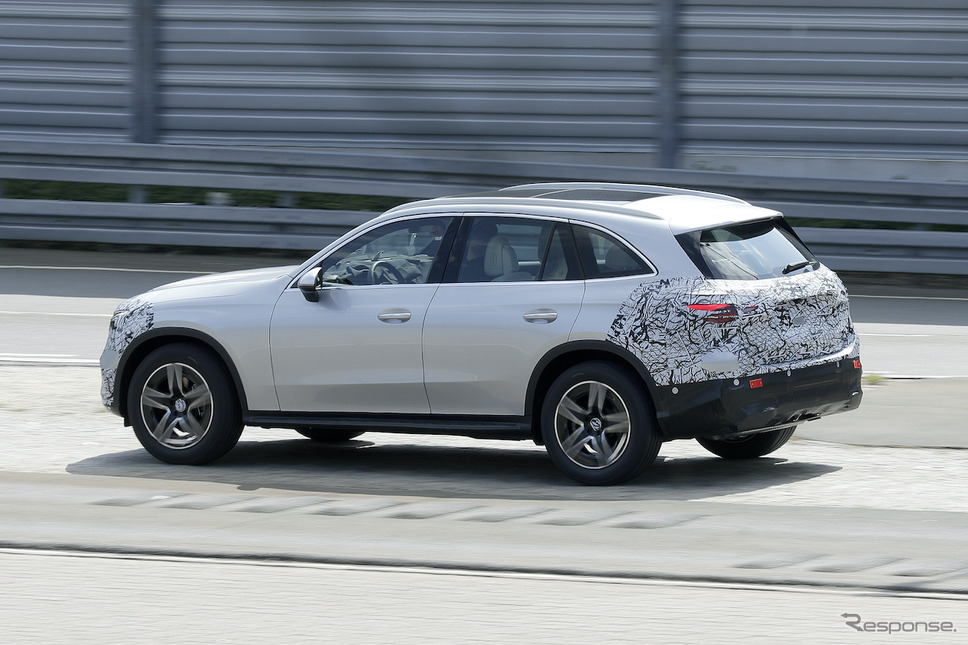 メルセデスベンツ GLC 次期型プロトタイプ(スクープ写真)《APOLLO NEWS SERVICE》