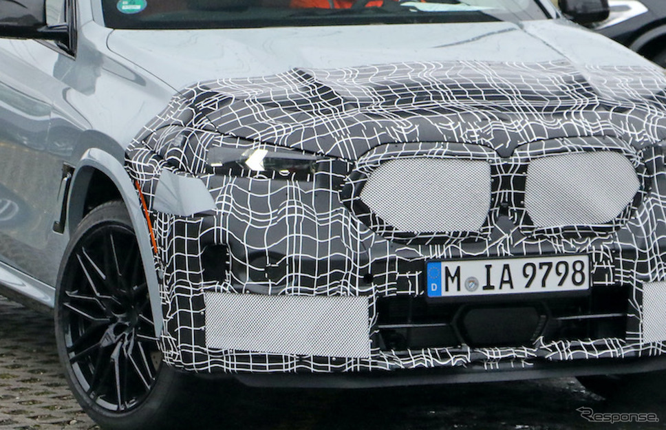BMW X6M 改良新型プロトタイプ（スクープ写真）《APOLLO NEWS SERVICE》