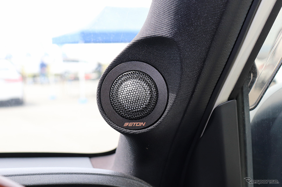 ドアスピーカーが「アウター化」されたオーディオカーの一例(製作ショップ:パラダ<福井県>)。Photo by 太田祥三