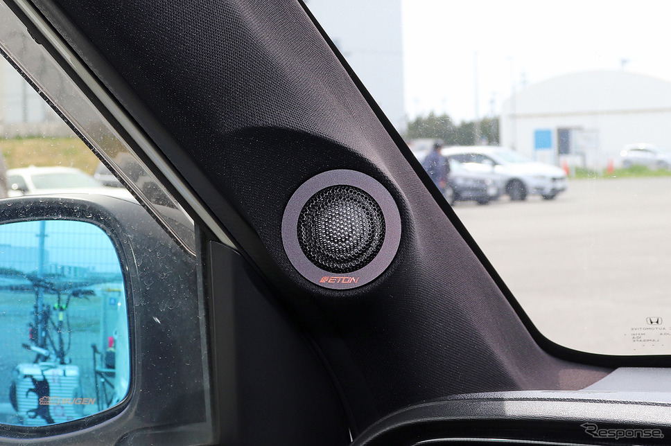 ドアスピーカーが「アウター化」されたオーディオカーの一例(製作ショップ:パラダ<福井県>)。Photo by 太田祥三