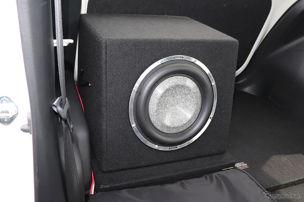 ドアスピーカーが「アウター化」されたオーディオカーの一例(製作ショップ:パラダ<福井県>)。Photo by 太田祥三