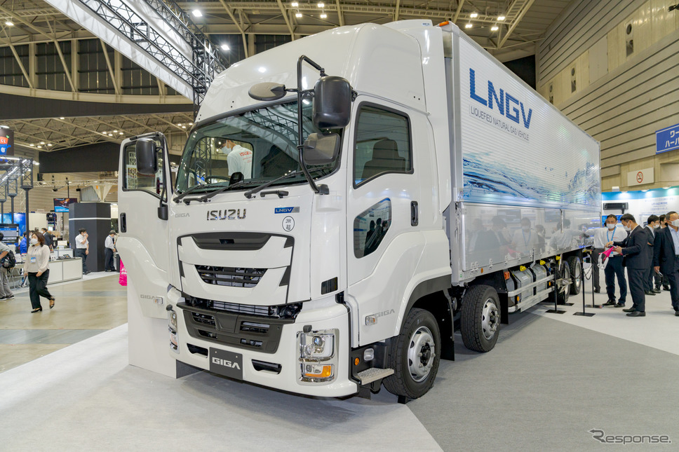 LNG車の『ギガ』を展示。《写真撮影 関口敬文》