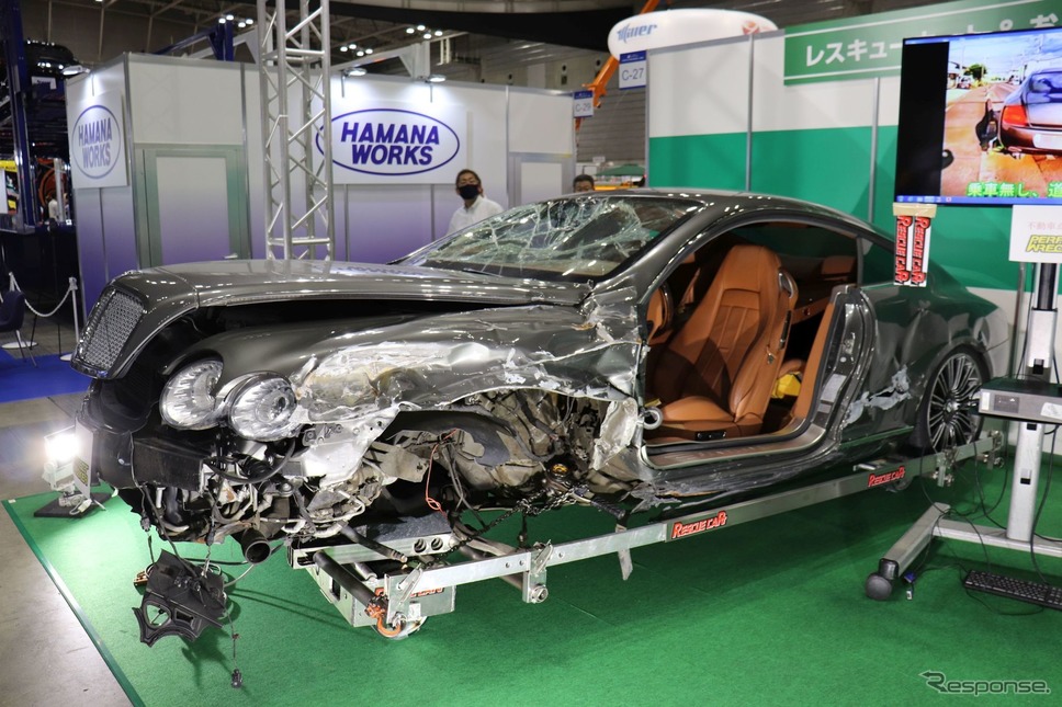 大破したベントレー:本物の事故車らしい≪撮影 中尾真二≫