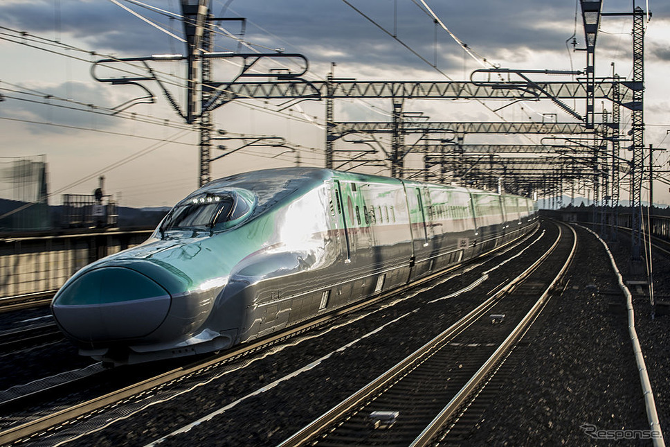 『はやて』とともに新幹線オフィス車両が指定席化される『はやぶさ』。《Photo by Moment/ゲッティイメージズ》