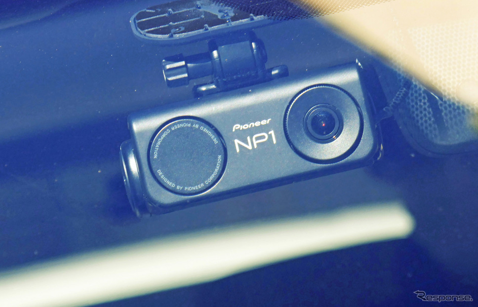 パイオニア「NP1」 車載取り付け時、車外から撮影