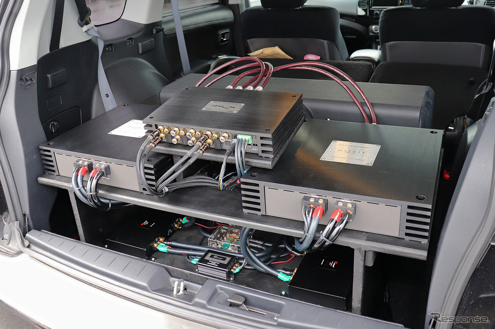ドアスピーカーが「アウター化」されたオーディオカーの一例(製作ショップ:ジパング<鳥取県>)。Photo by 太田祥三