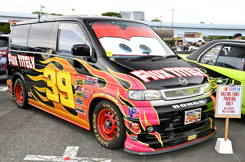 個性的な装いアメリカンワンボックスが面白い!…34th MOONEYES Street Car Nationals写真撮影:雪岡直樹