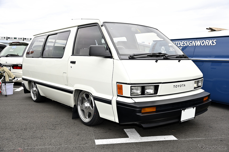 個性的な装いアメリカンワンボックスが面白い!…34th MOONEYES Street Car Nationals写真撮影:雪岡直樹