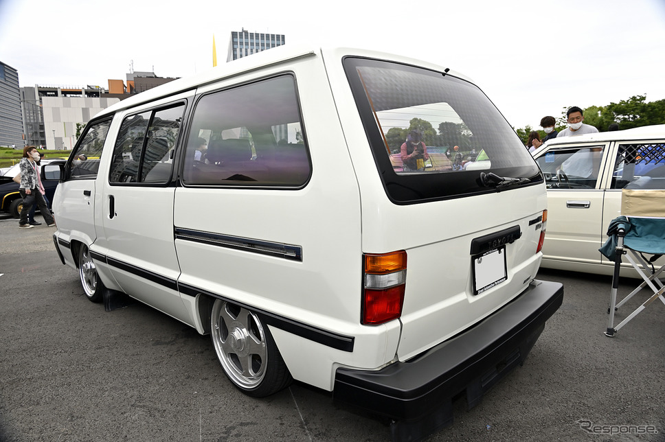 個性的な装いアメリカンワンボックスが面白い!…34th MOONEYES Street Car Nationals写真撮影:雪岡直樹