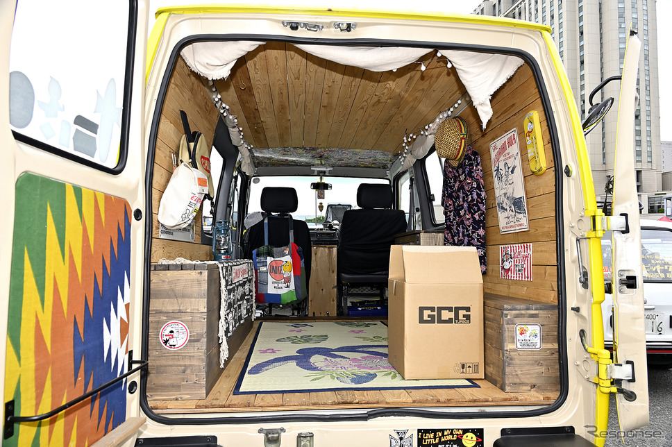 個性的な装いアメリカンワンボックスが面白い!…34th MOONEYES Street Car Nationals写真撮影:雪岡直樹