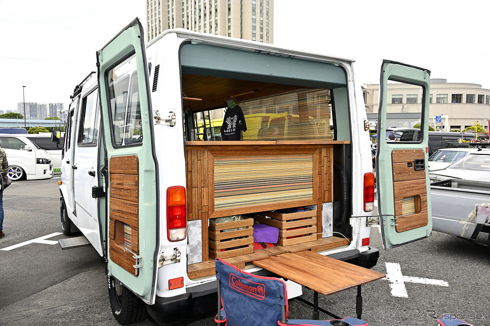 個性的な装いアメリカンワンボックスが面白い!…34th MOONEYES Street Car Nationals写真撮影:雪岡直樹