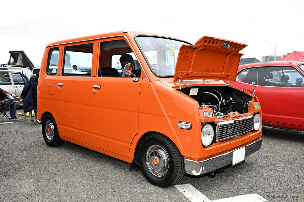 個性的な装いアメリカンワンボックスが面白い!…34th MOONEYES Street Car Nationals写真撮影:雪岡直樹