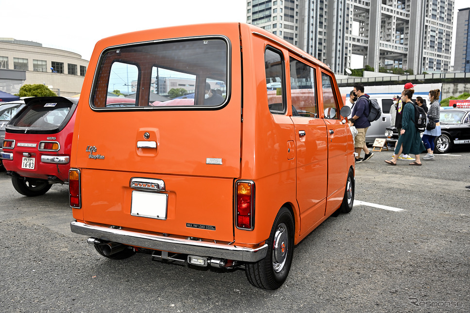 個性的な装いアメリカンワンボックスが面白い!…34th MOONEYES Street Car Nationals写真撮影:雪岡直樹
