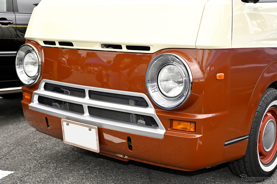 個性的な装いアメリカンワンボックスが面白い!…34th MOONEYES Street Car Nationals写真撮影:雪岡直樹