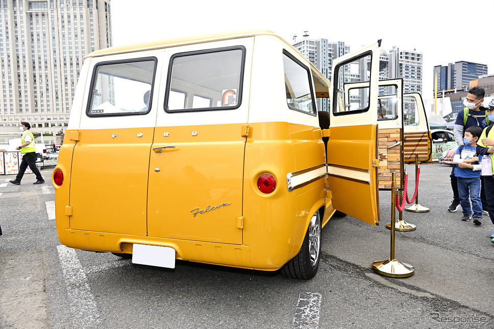 個性的な装いアメリカンワンボックスが面白い!…34th MOONEYES Street Car Nationals写真撮影:雪岡直樹