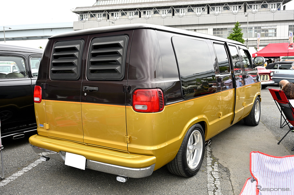 個性的な装いアメリカンワンボックスが面白い!…34th MOONEYES Street Car Nationals写真撮影:雪岡直樹