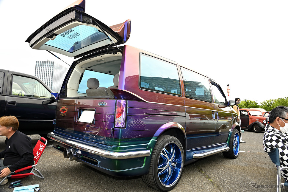 個性的な装いアメリカンワンボックスが面白い!…34th MOONEYES Street Car Nationals写真撮影:雪岡直樹