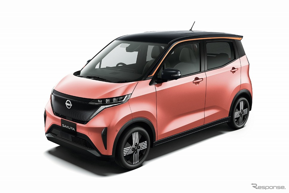 日産サクラ(ブロッサムピンク/ブラック 2トーン)《写真提供 日産自動車》